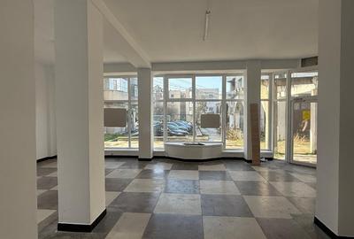 De vânzare spațiu comercial și terasa betonată - 4