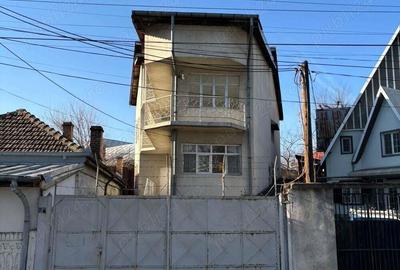 Casă cu 6 camere în Central - 2