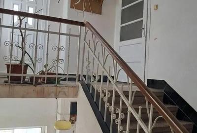 Casă cu Teren 5 Mp în Central