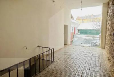 Casă cu 7 camere cu Teren 760 Mp în Central - 3