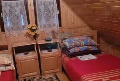 Casă cu Teren 2000 Mp în Răstolița - 9