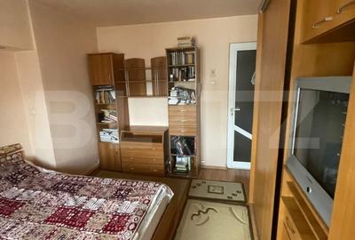 Apartament decomandat, etaj 3/4 - Bulevardul Independentei - 8