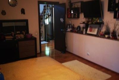 Vanzare casa P+E+M | Calea Calarasilor - Matei Voievod | curte comuna | - 4