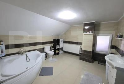 Casă cu 4 camere cu Teren 1000 Mp în Central