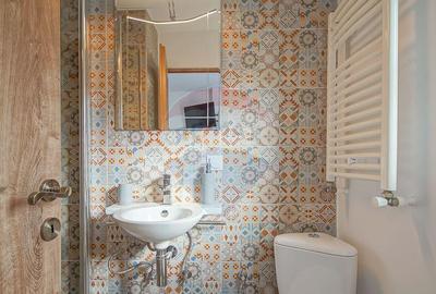 Casă cu 8 camere cu Teren 485 Mp în Central - 1