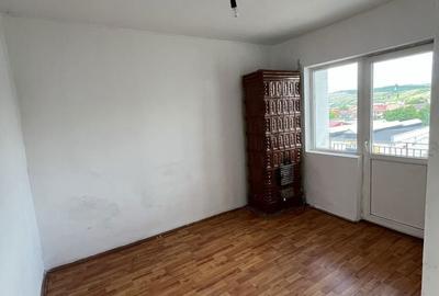 Apartament cu 3 camere semidecomandat în Aleșd - 2