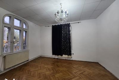 Casă cu 4 camere cu Teren 250 Mp în Calea București - 2