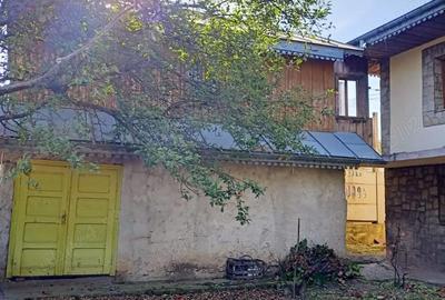 Casă cu Teren 308 Mp în Central - 2