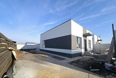 Casa mediteraneana - 3 camere - placa de beton - beci - geamuri tripan - 4