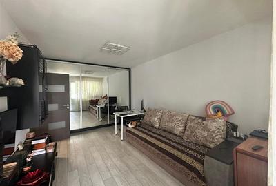 Apartament cu 2 camere decomandat, mobilat în Podu Roș