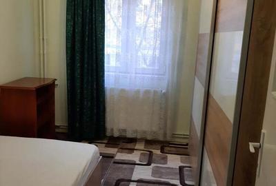 Proprietar inchiriez apartament 3 camere decomandat - 1