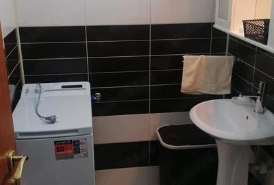 Apartament cu 3 camere semidecomandat în Central - 1