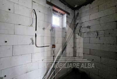 Casă individuală cu 4 camere cu Canalizare în Cetate - 4