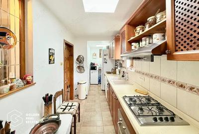 Vila de exceptie in Sinaia, mobilata, utilata, cu vedere superba Vila de exceptie in Sinaia, mobilata, utilata, cu vedere superba - 11