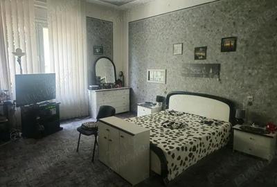 Apartament cu 4 camere semidecomandat în Central - 1