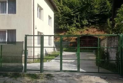 Casă cu 4 camere cu Teren 730 Mp în Central - 1