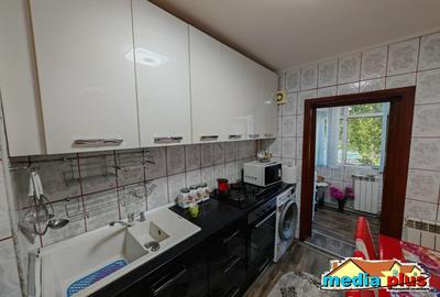 De vânzare – Apartament 3 camere, decomandat, Micro 16, etaj 1/4