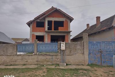 Casă cu 3 camere în Central
