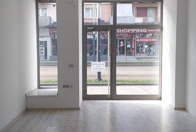 Spațiu comercial, de 40 mp, în Central - 4