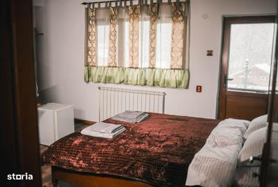 Casă cu 4 camere în Peștișani