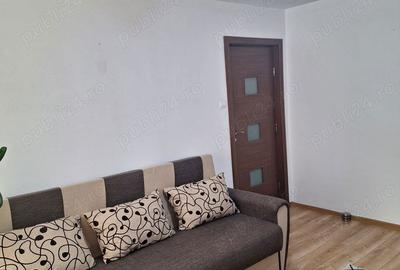 Apartament cu 3 camere semidecomandat în 9 Mai - 9