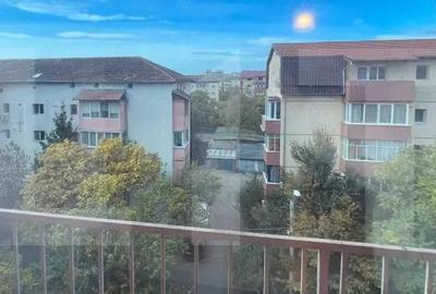Apartament cu 2 camere semidecomandat, mobilat în Aradului
