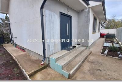 Casa de vanzare in localitatea Lazu - 3