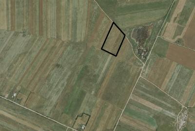 Teren de 18000 mp, în Periș