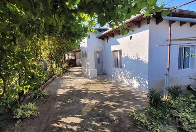 Casă cu 3 camere cu Teren 400 Mp în Bereasca