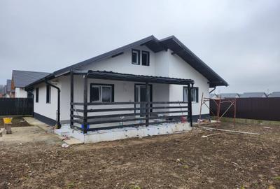 Casă cu 4 camere cu Teren 300 Mp în Hemeiuș - 2