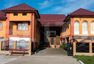 Casă cu 7 camere cu Teren 2500 Mp în Central