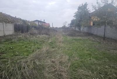 Teren de 1400 mp, în Central