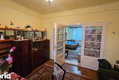 Casă cu 3 camere cu Teren 700 Mp în Central - 1