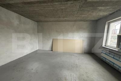 Casă cu 5 camere cu Teren 780 Mp în Botizului