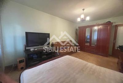 Apartament de vanzare cu 3 camere, decomandat,  2 balcoane, pivnita - 4