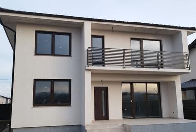 Casă cu 4 camere în Central - 7