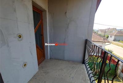 Casa de in zona centrala din Petreu - 4