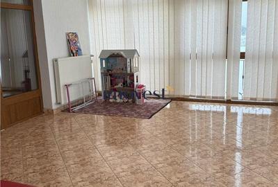 Casă cu 6 camere cu Teren 52000 Mp în Supur - 4