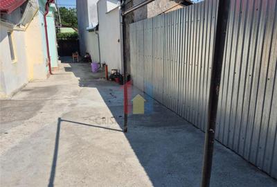Casa 4 camere din Caramida,zona Centrala, pretabil pentru 2 - 2