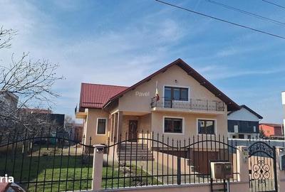 Casă cu 4 camere în Central