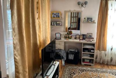 Casă cu 9 camere cu Teren 1000 Mp în Florești