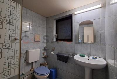 Casă calcan, Curte,  grădină, Iris!! - 8