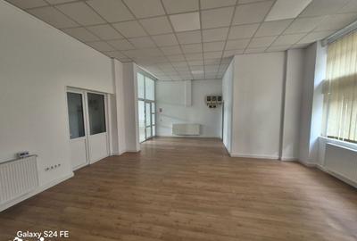 Spațiu comercial, de 100 mp, în Central - 9