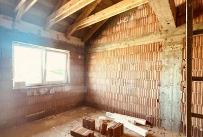 Casă cu 4 camere cu Teren 270 Mp în Săcălaz