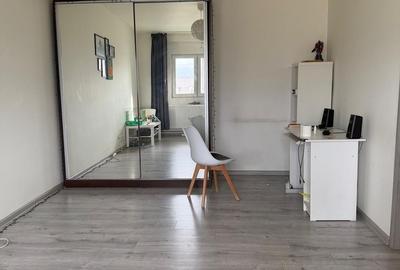 Campia Libertatii, Piata Muncii, langa scoala 75 - 2