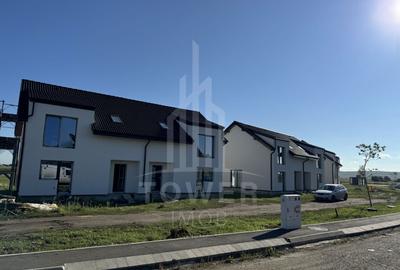 Duplex cu 4 camere cu Canalizare în Șura Mică