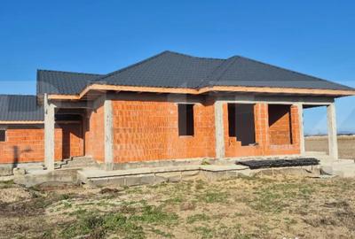 Casă cu 4 camere cu Teren 715 Mp în Mărtinești - 5