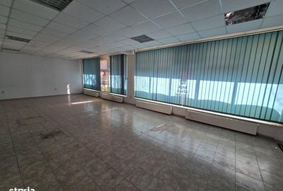 Spațiu comercial, de 150 mp, în Central - 4