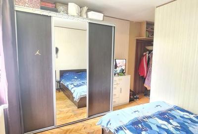 Apartament cu 3 camere decomandat în Rahova - 2
