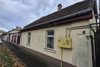 Casă individuală cu 6 camere cu Canalizare în Aeroport - 1